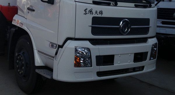 東風(fēng)天錦雙排隨車起重運(yùn)輸車