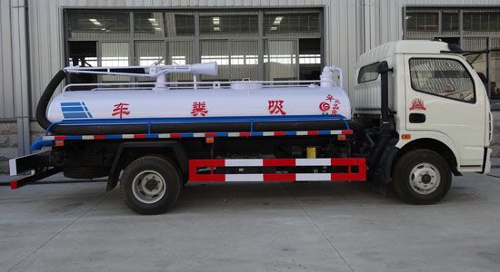 楚勝牌CSC5082GXE4型多利卡吸糞車