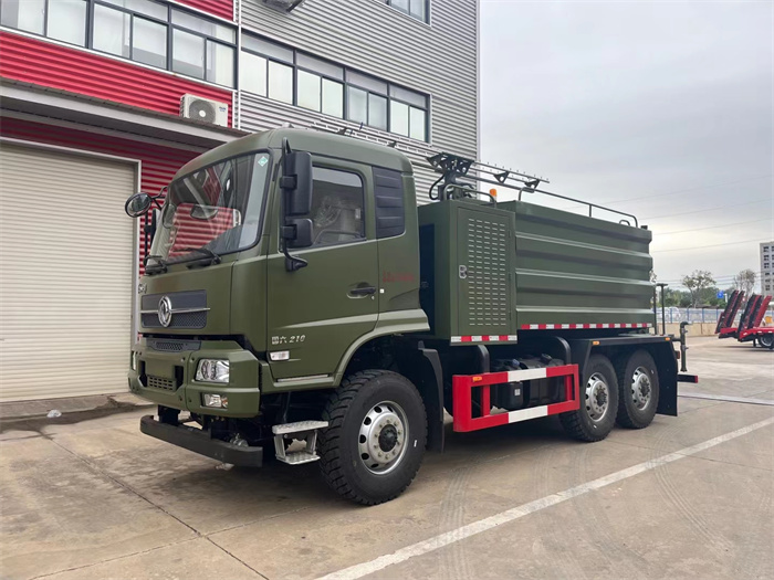 東風(fēng)天錦光伏板、鐵路清洗車