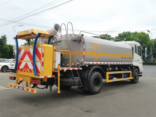 東風(fēng)天錦防撞緩沖車